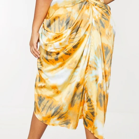 Pretty Little Thing Orange Tie Dye 2 Piece Outfit - Picture 11 of 13